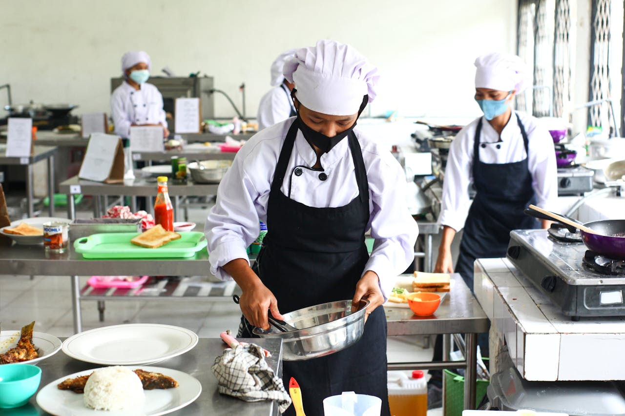 How Does Food Safety and Hygiene Training Improve Workplace Compliance?